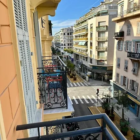 Sublime, Modern, Balconies, A/c, Refurbished Apartment