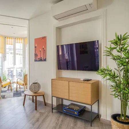 Sublime, Modern, Balconies, A/c, Refurbished Apartment Nice