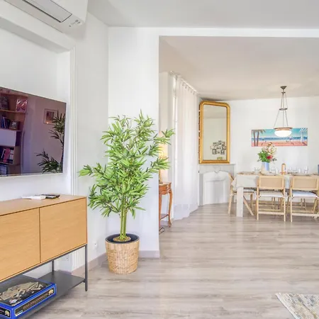Sublime, Modern, Balconies, A/c, Refurbished Apartment