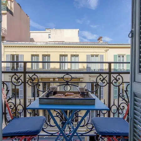 Sublime, Modern, Balconies, A/c, Refurbished Apartment