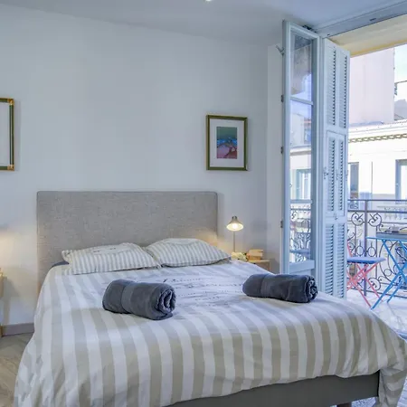 Apartment Sublime, Modern, Balconies, A/c, Refurbished