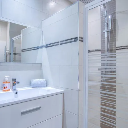 Sublime, Modern, Balconies, A/c, Refurbished Apartment