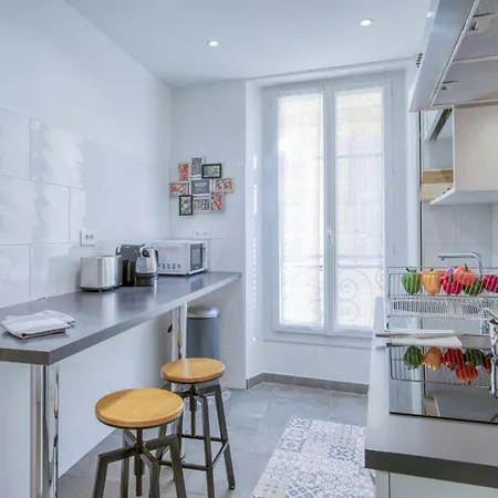 Sublime, Modern, Balconies, A/c, Refurbished Apartment